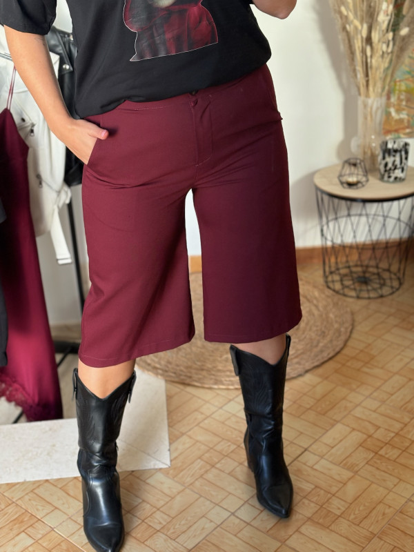 PANTALÓN CORTO BURDEOS